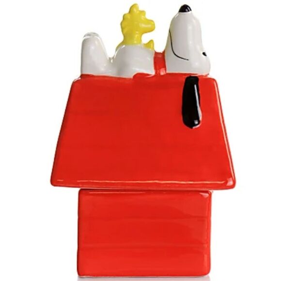 Peanuts Classic Dog House Salt & Pepper Set - Picture 8 of 11